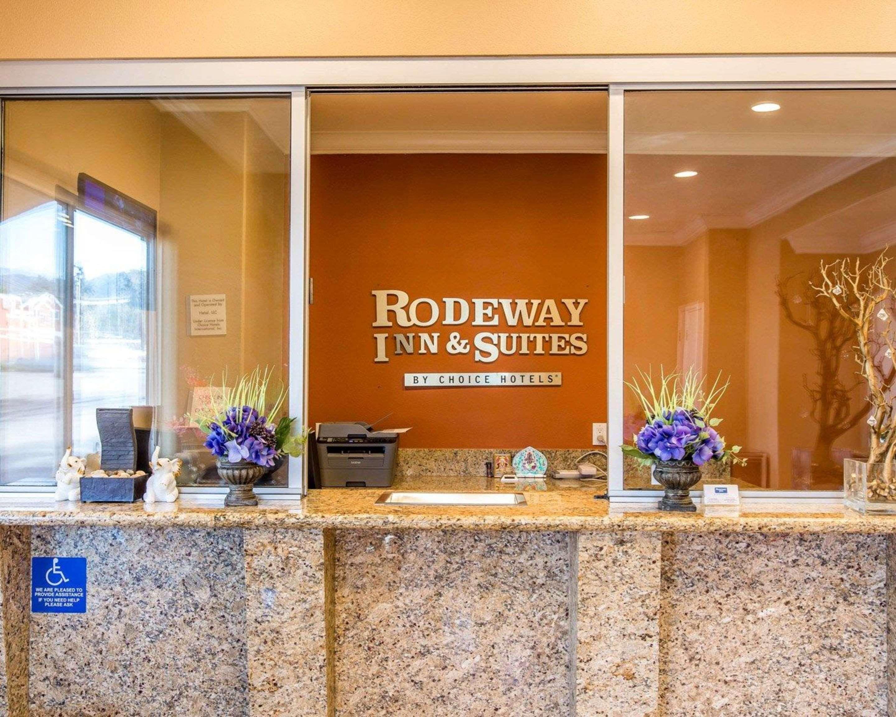 Rodeway Inn & Suites Corona Exterior foto