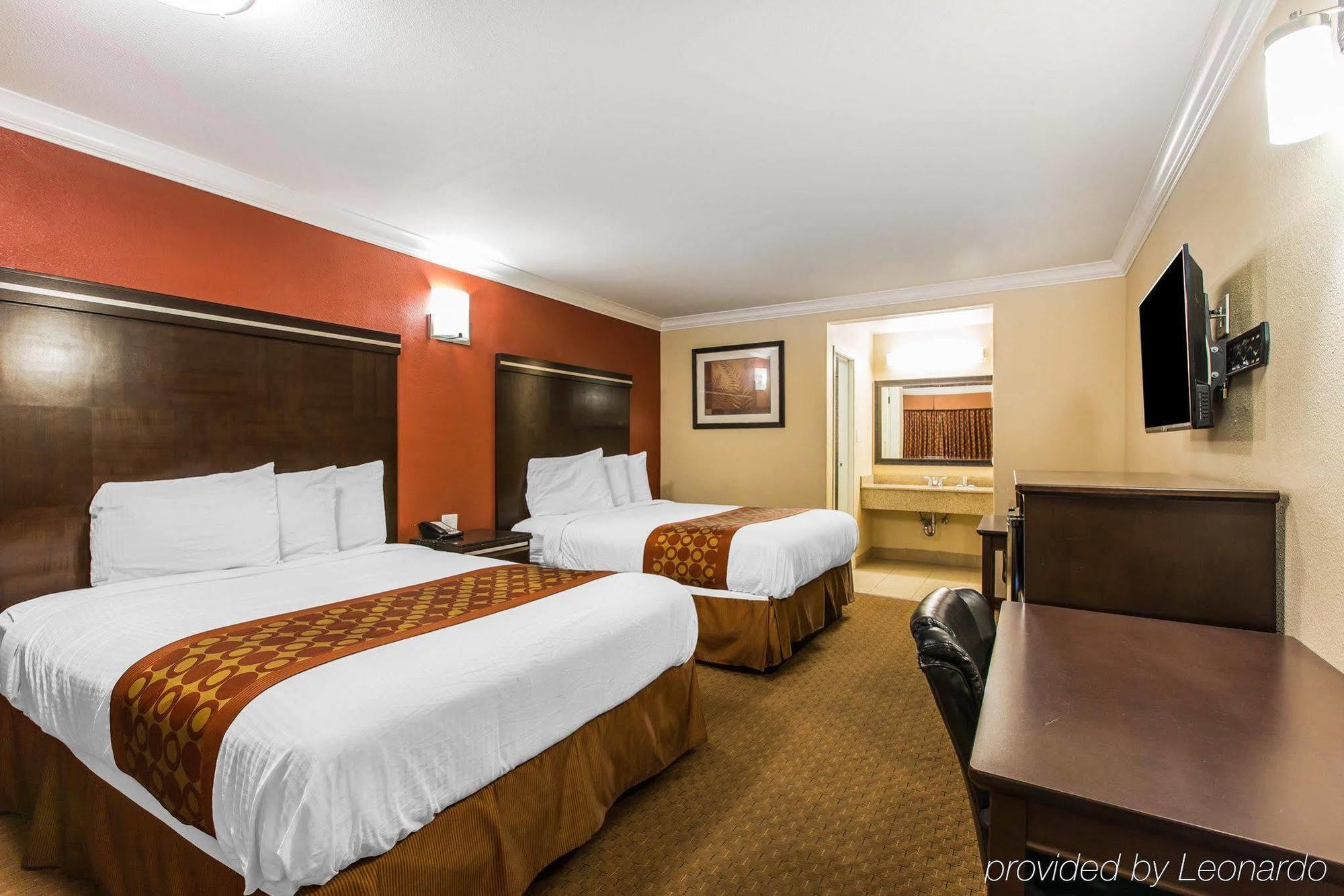 Rodeway Inn & Suites Corona Exterior foto